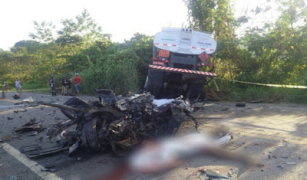 Acidente trágico em Gandu deixa quatro mortos e carros completamente destruído